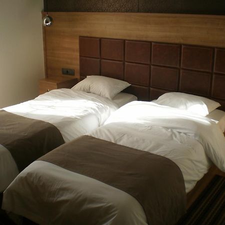 Metropolis Hotel سيرس المظهر الخارجي الصورة