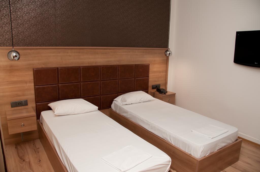 Metropolis Hotel سيرس المظهر الخارجي الصورة