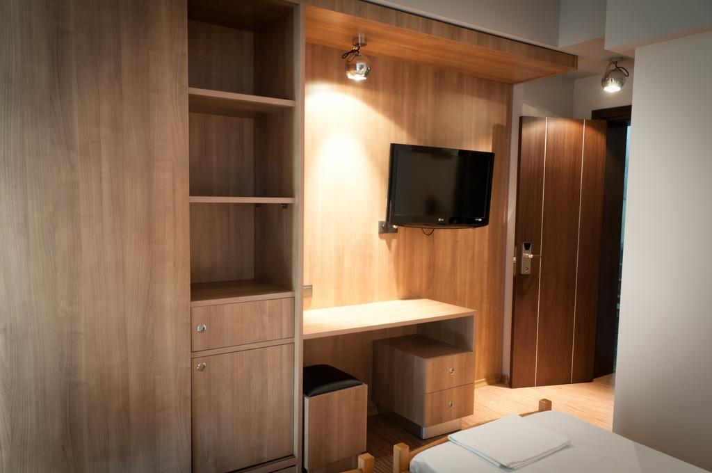 Metropolis Hotel سيرس المظهر الخارجي الصورة