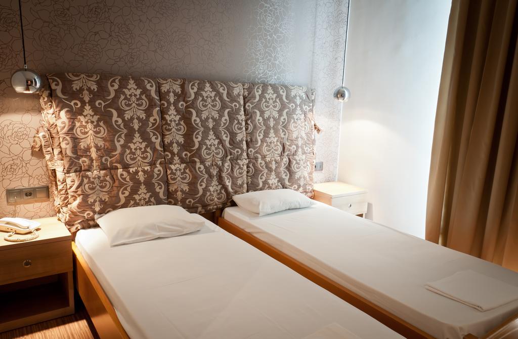 Metropolis Hotel سيرس المظهر الخارجي الصورة