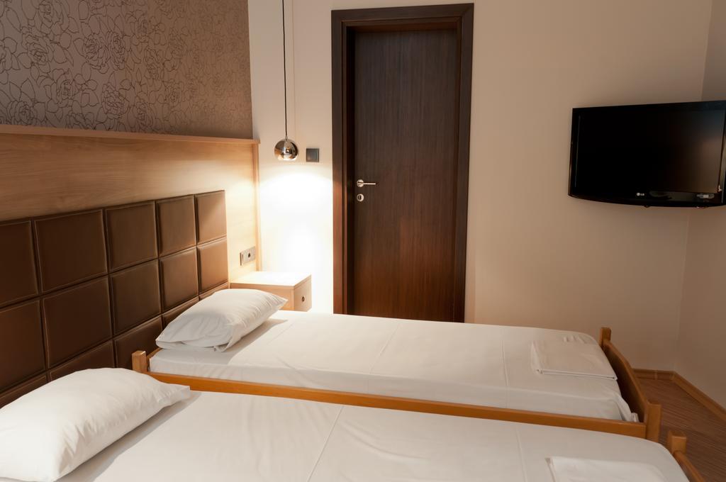 Metropolis Hotel سيرس المظهر الخارجي الصورة