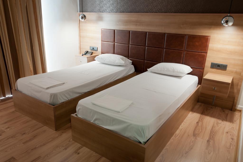 Metropolis Hotel سيرس المظهر الخارجي الصورة